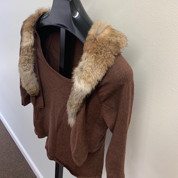 Beautiful Vintage fur collar sweater - Picture 2 of 5